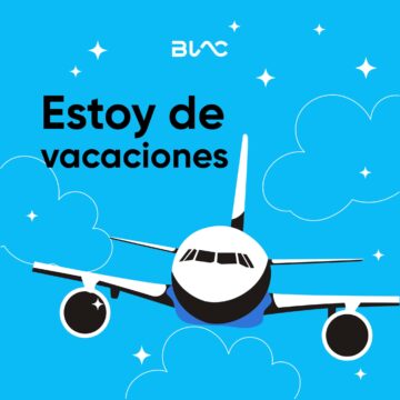 Imagen de avión con monitoreo satelital y torre de control 24/7.