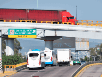 Rastreo satelital y control 24/7 en infraestructura de transporte.